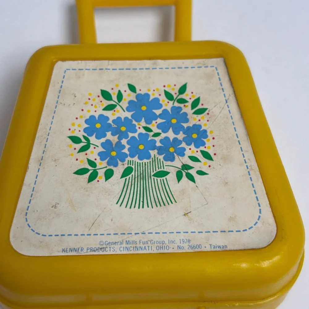 VTG 70s Kenner Sleep Over Dolly Bag 1976 Doll Accessory General Mills Yellow SEE